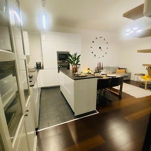 Central Apartment And Parking